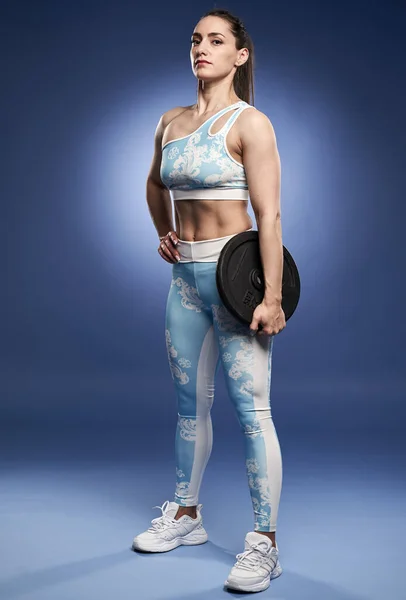 Strong Woman Gym Plate Posing Full Length Blue Background — Fotografia de Stock