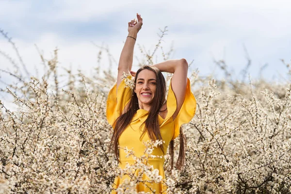 Portrait Beautiful Young Woman Yellow Dress Blackthorn Bush Late Spring — Stock Photo, Image