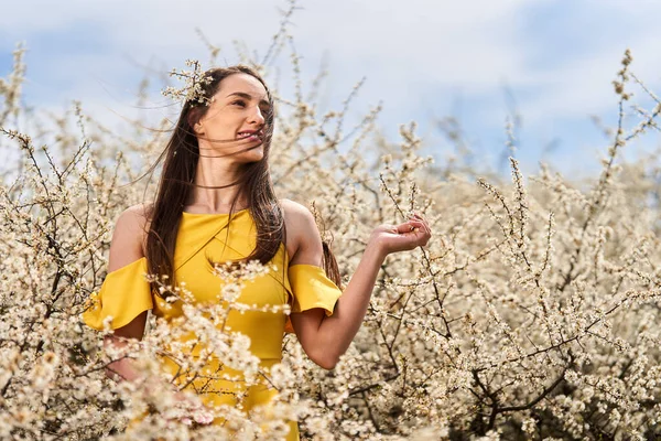 Portrait Beautiful Young Woman Yellow Dress Blackthorn Bush Late Spring — Stock Fotó