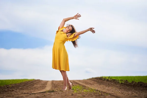 Barefoot Young Woman Yellow Dress Dirt Road Wheat Fields — стоковое фото