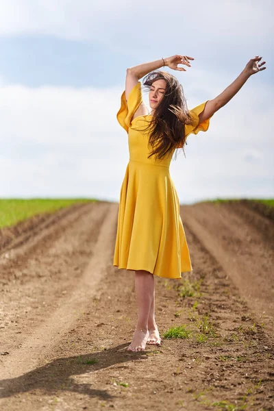 Barefoot Young Woman Yellow Dress Dirt Road Wheat Fields — Stockfoto