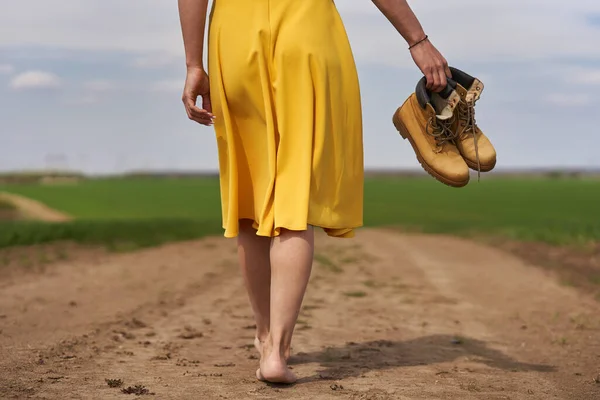 Barefoot Young Woman Yellow Dress Dirt Road Wheat Fields — Fotografia de Stock