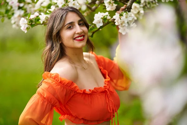 Beautiful Young Indian Woman Long Orange Dress Apple Orchard — Stock Photo, Image