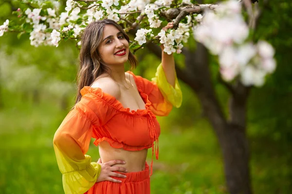 Beautiful Young Indian Woman Long Orange Dress Apple Orchard — Stock Photo, Image