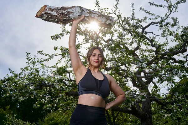 Silná Velikost Indická Žena Dělá Fitness Cvičení Venku Logem — Stock fotografie