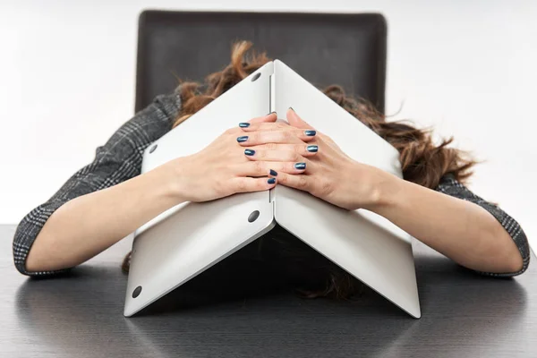 Portrait Exhausted Businesswoman Covering Her Head Her Laptop — Stock Photo, Image