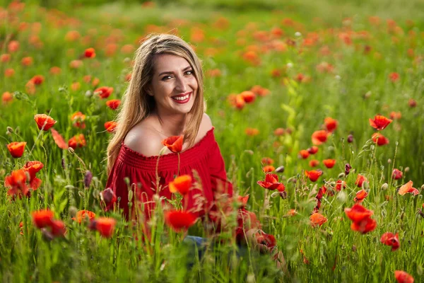 Attractive Size Woman Poppy Field Flowers Full Bloom — Stock Photo, Image