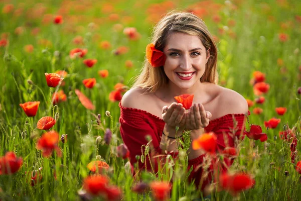 Attractive Size Woman Poppy Field Flowers Full Bloom — Stock Photo, Image
