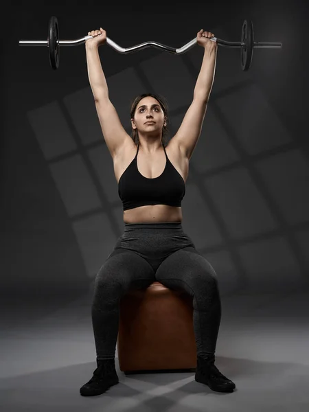 Strong Size Indian Woman Doing Fitness Workout Weights Grey Background — Stock Photo, Image