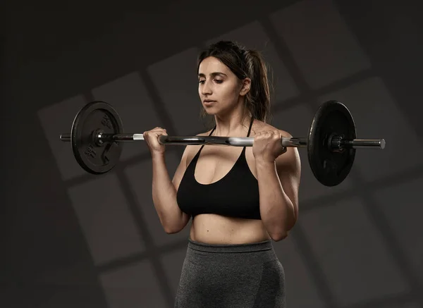 Strong Size Indian Woman Doing Fitness Workout Weights Grey Background — Stock Photo, Image