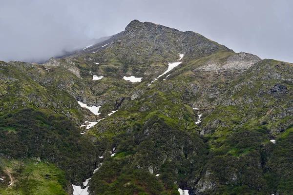 Paisaje Con Picos Montaña Nieve Principios Verano —  Fotos de Stock