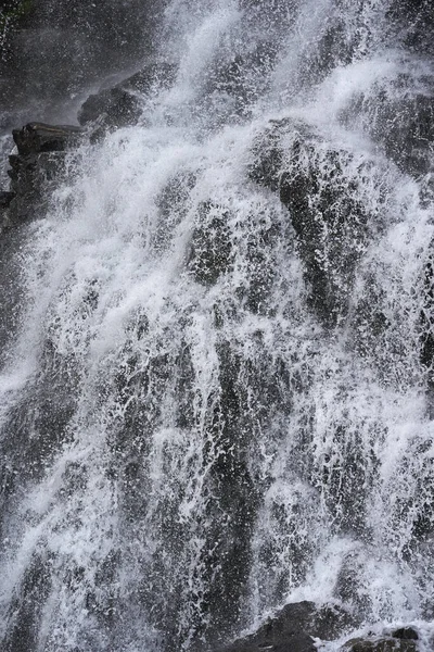 Landschaft Mit Wasserfall Frühsommer Den Bergen — Stockfoto