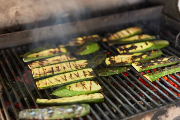 Courgettes Grillées Extérieur Barbecue Plat Accompagnement — Photo