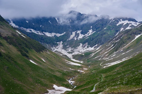 Paisaje Con Picos Montaña Nieve Principios Verano — Foto de Stock