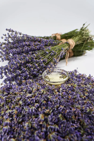 Lavendel Produkter Och Färsk Bukett Närbild Vit Bakgrund — Stockfoto