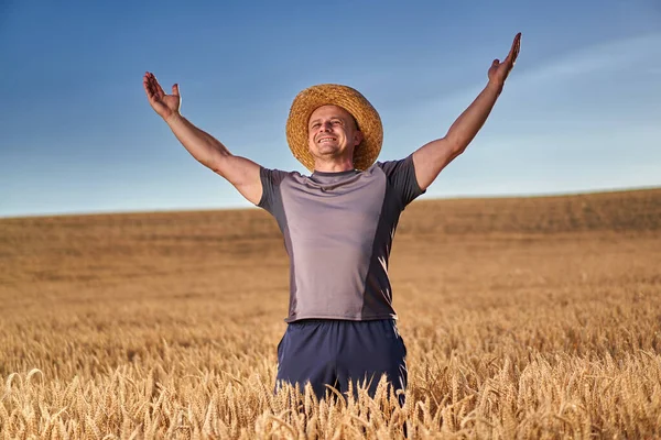 Happy Farmer Ripe Wheat Field Sunset — Stock Photo, Image