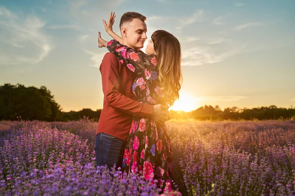 Lovely Young Couple Having Great Time Lavender Field Sunset — Fotografia de Stock