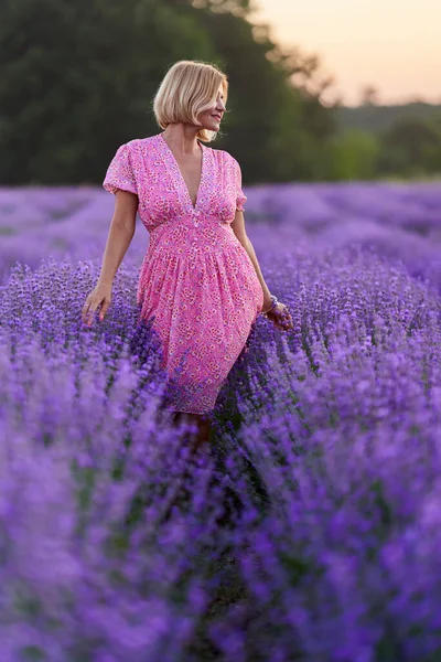 Portrait Attractive Blonde Short Hair Woman Lavender Field Sunset — Photo