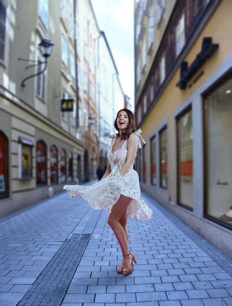 Happy Girl Flying Dress Alley Town — Stock Photo, Image