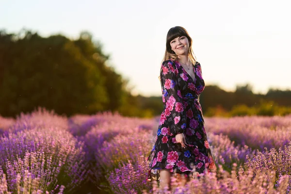 Attractive Young Woman Floral Dress Lavender Field Sunset — Stock fotografie