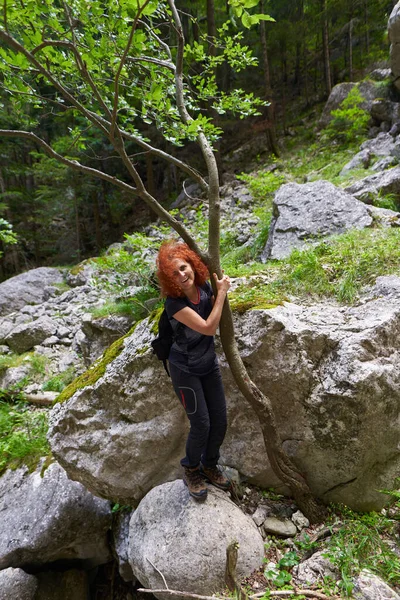 Woman Hiking Trail Rough Steep Canyon — Stock Fotó