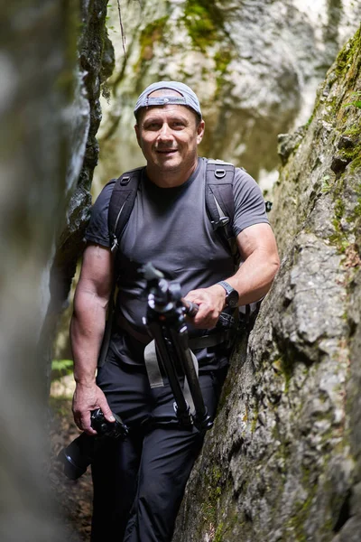 Nature Photographer Camera Hiking His Backpack Trail Mountain Forest — Zdjęcie stockowe
