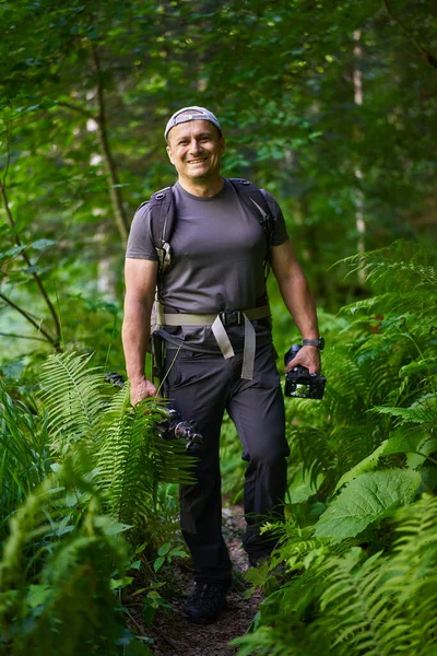 Nature Photographer Camera Hiking His Backpack Trail Mountain Forest — Fotografia de Stock