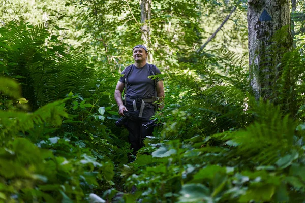 Nature Photographer Camera Hiking His Backpack Trail Mountain Forest — Fotografia de Stock