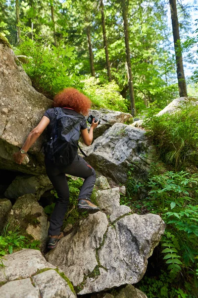 Nature Photographer Lady Camera Backpack Hiking Trail Forest Mountain — Stock Photo, Image