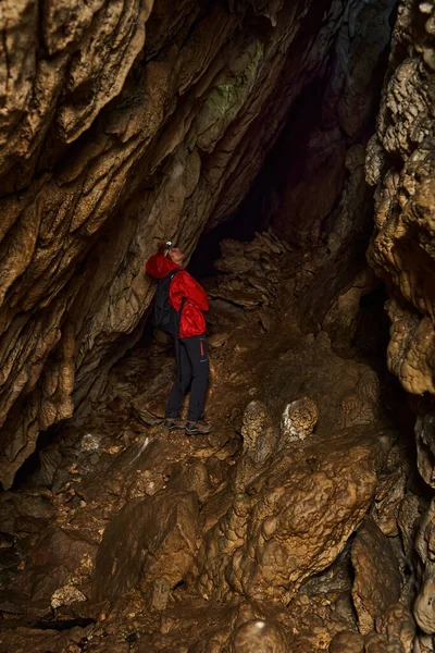 Woman Headtorch Exploring Very Old Cave Beautiful Speleothems — Fotografia de Stock