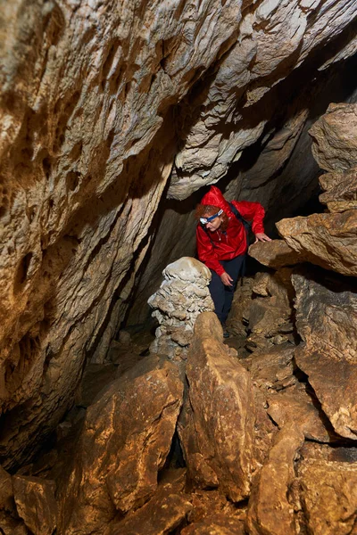 Woman Headtorch Exploring Very Old Cave Beautiful Speleothems — 스톡 사진