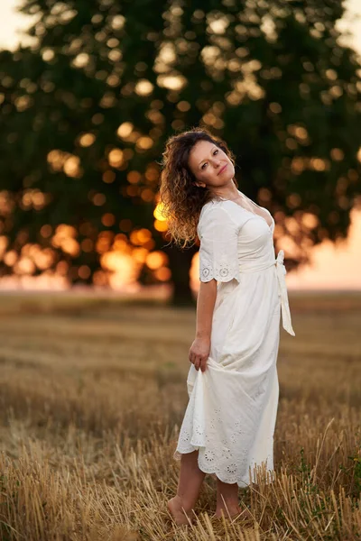 Curly Haired Caucasian Woman Harvested Wheat Field Sunset Portrait Selective — Fotografia de Stock