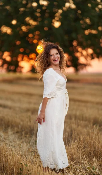 Curly Haired Caucasian Woman Harvested Wheat Field Sunset Portrait Selective — Fotografia de Stock