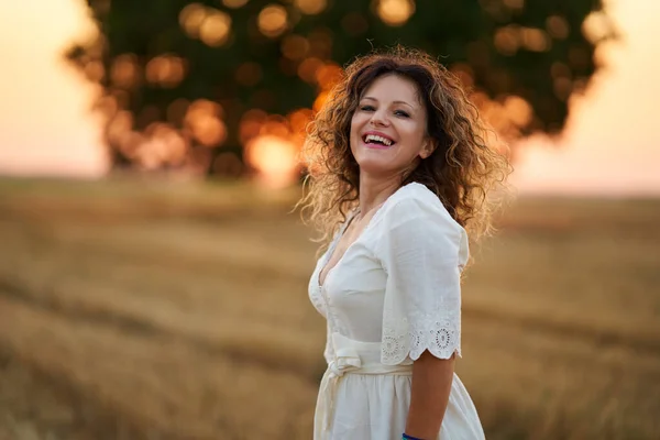 Curly Haired Caucasian Woman Harvested Wheat Field Sunset Portrait Selective — Stock Fotó
