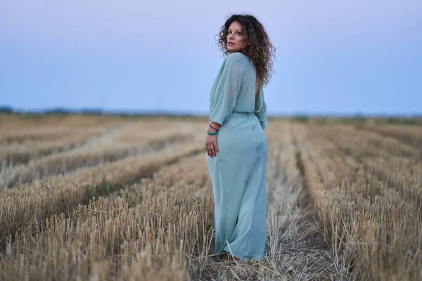 Curly Haired Caucasian Woman Harvested Wheat Field Sunset Portrait Selective — Zdjęcie stockowe