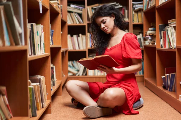 Attractive Brunette Librarian Red Dress Library Full Books — Stock Fotó