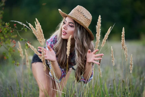 Beautiful Cowgirl Hat Plaid Shirt Short Jeans Sunset Countryside Field — Stock Photo, Image