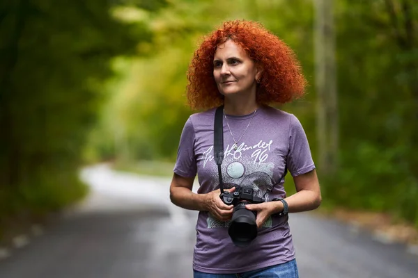 Tourist Red Head Curly Haired Lady Camera Mountain Road Forest — Stock Photo, Image