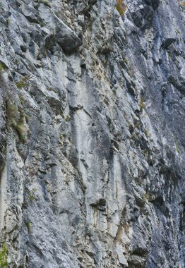Jeolojik katmanlardaki çeşitli kaya oluşumlarının yakınlaştırılması