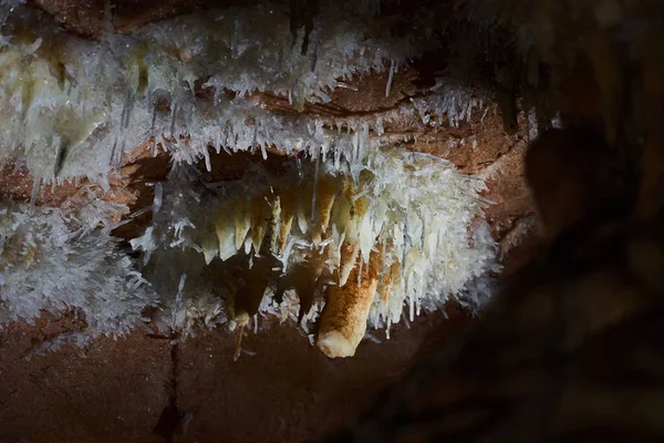 Κρύσταλλοι Διάφορα Σπήλαια Μια Σπηλιά Ένα Εγκαταλελειμμένο Ορυχείο — Φωτογραφία Αρχείου