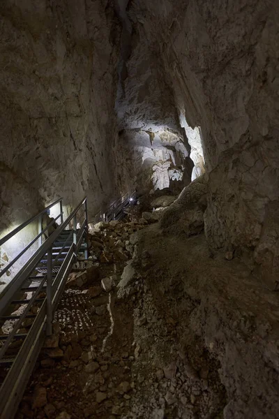 Grot Met Verschillende Speleothems Kalksteenbergen — Stockfoto