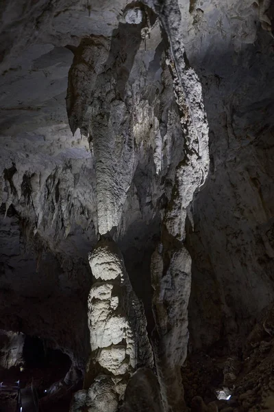 Grotte Avec Divers Spéléothèmes Dans Les Montagnes Calcaire — Photo