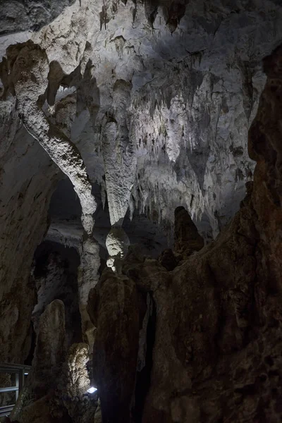 Σπήλαιο Διάφορα Σπήλαια Ασβεστολιθικά Βουνά — Φωτογραφία Αρχείου