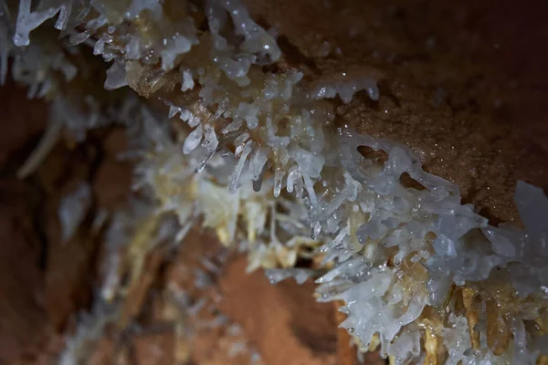 Cristais Vários Espeleotemas Numa Caverna Numa Mina Abandonada — Fotografia de Stock