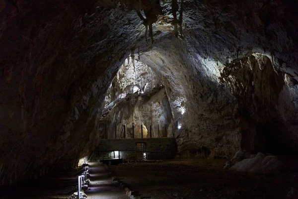 Caverna Com Vários Espeleotemas Montanhas Calcário — Fotografia de Stock