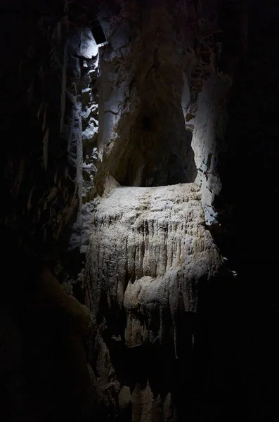 Grotta Con Vari Speleotemi Montagne Calcaree — Foto Stock