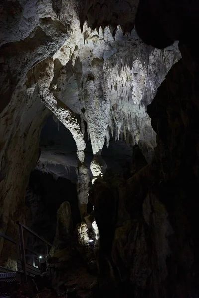 Caverna Com Vários Espeleotemas Montanhas Calcário — Fotografia de Stock