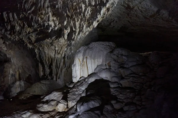 Cueva Con Varios Espeleotemas Montañas Piedra Caliza —  Fotos de Stock