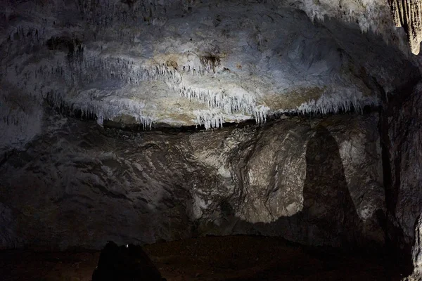 Caverna Com Vários Espeleotemas Montanhas Calcário — Fotografia de Stock