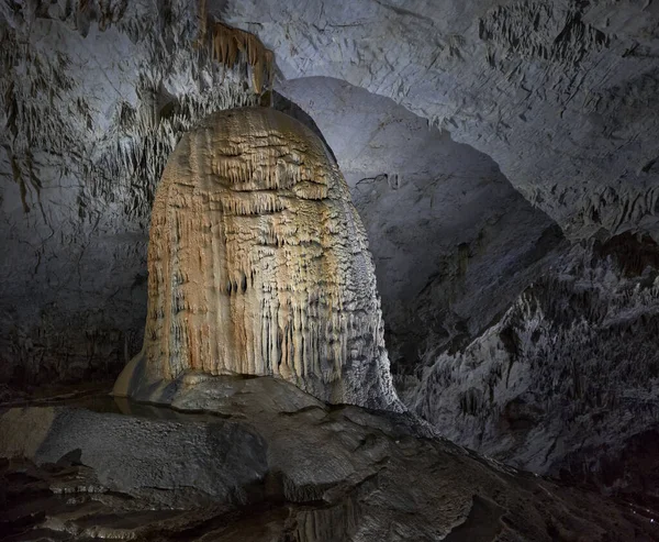 Cueva Con Varios Espeleotemas Montañas Piedra Caliza Fotos De Stock Sin Royalties Gratis